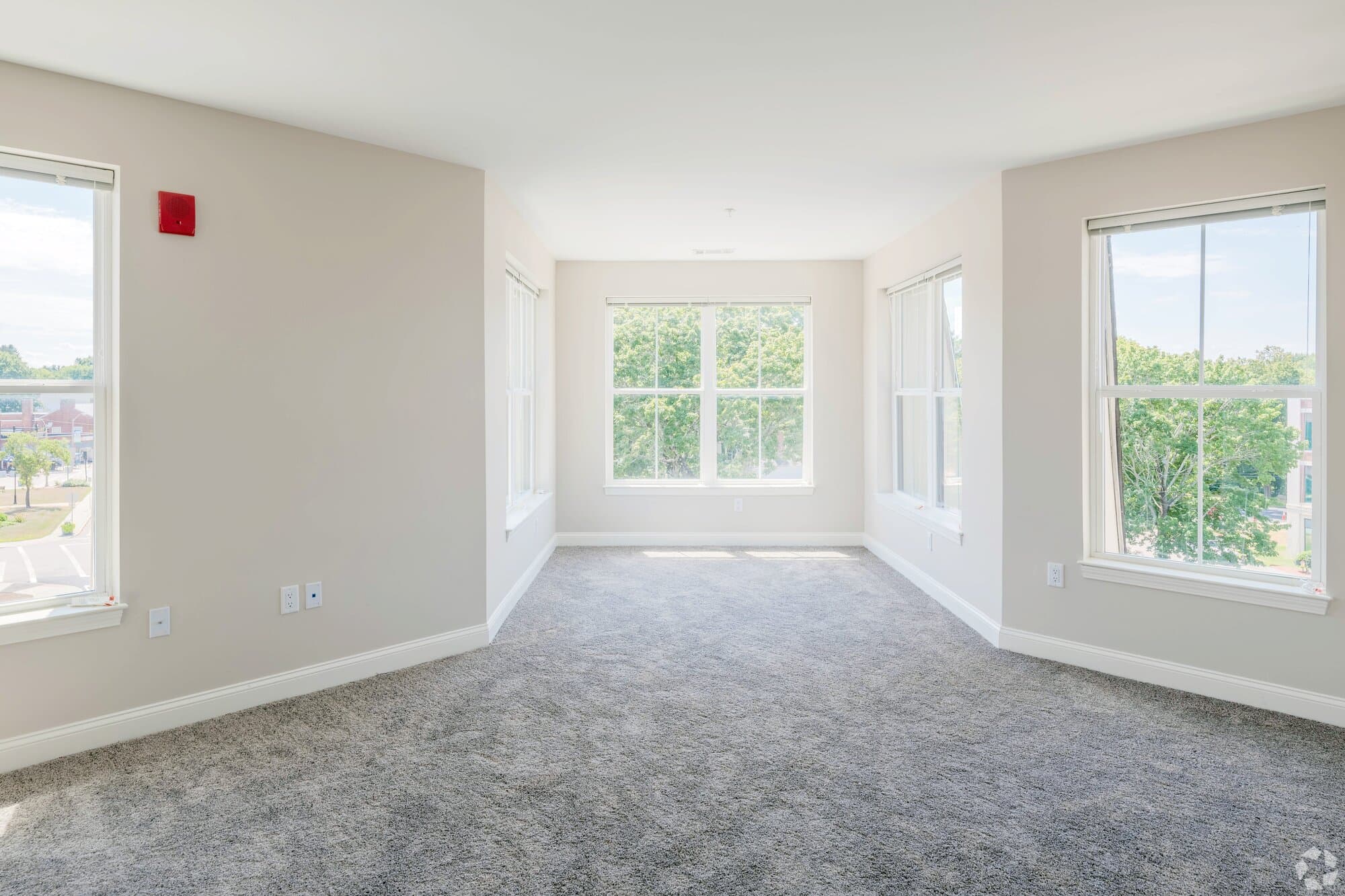 2-bedroom bedroom with large window.